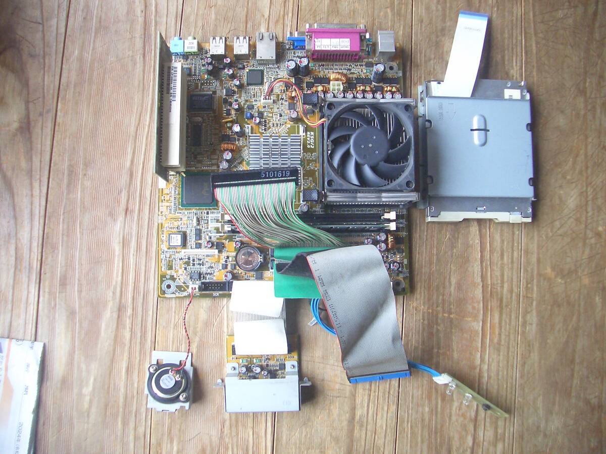 富士通製 PC FMVマザーボード intel Pentium４ 3.0GHz付属 中古_画像1