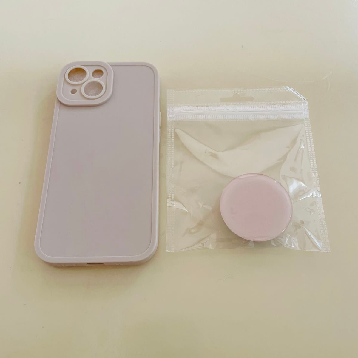 iPhone15ケース　韓国 お洒落 シンプル グリップ スマホリング　ソフトケース　ホワイト　白　ベージュ　スマホリング