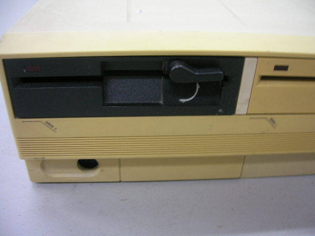 NEC PC-8801mk2 本体のみ　通電のみ確認　一部破損あり　ジャンク　PC88　日本電気　TEAC　黒ドライブ_画像5