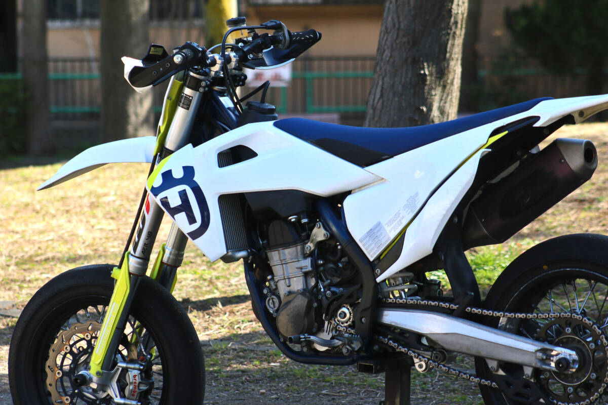 2019モデル!! 始動動画+画像84枚掲載!!Husqvarna FS450 ハスクバーナ 検)スーパーモト スーパーモタード レーサーの画像1