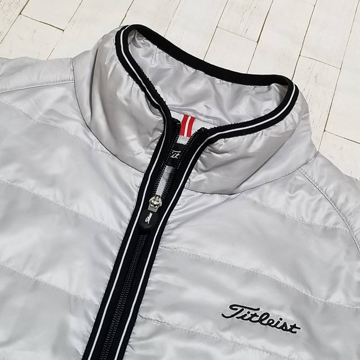 【袋付き】◎ Titleist タイトリスト/ 長袖 ワンポイント刺繍ロゴ 中綿入り Wジップ ジャケット　SIZE： M　グレー×ブラック_画像1