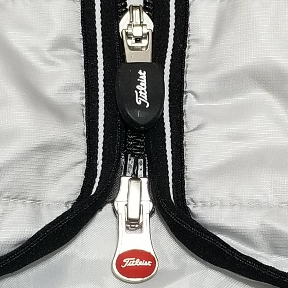 【袋付き】◎ Titleist タイトリスト/ 長袖 ワンポイント刺繍ロゴ 中綿入り Wジップ ジャケット　SIZE： M　グレー×ブラック_画像5