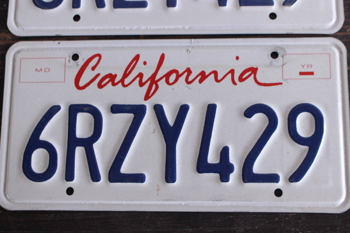 【送料無料】2枚セット! * カリカリフォルニア ナンバープレート 2015年 ライセンスプレート カープレート CALIFORNIA「6RZY429」 300_画像3