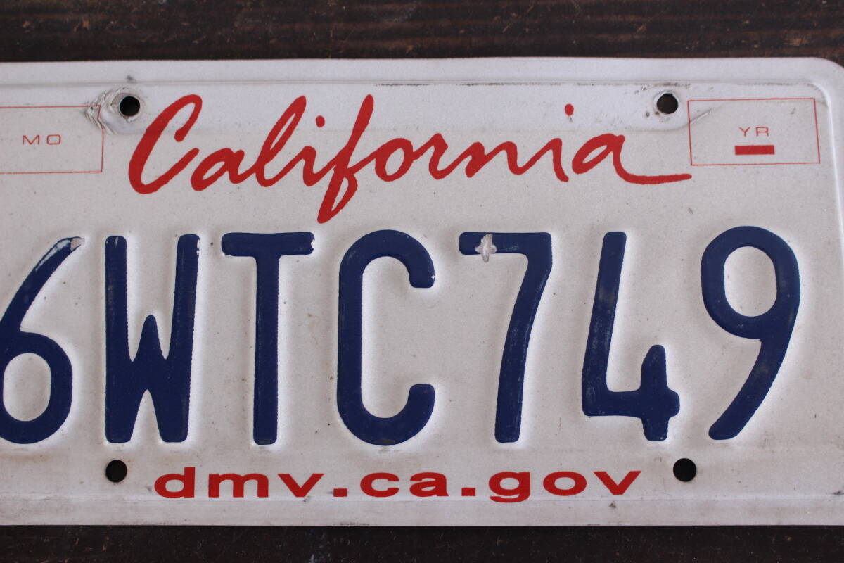 【クリックポスト 送料無料】* カリフォルニア ナンバープレート 2013年以降 ライセンスプレート カープレート CALIFORNIA 「6WTC749」 232_画像2