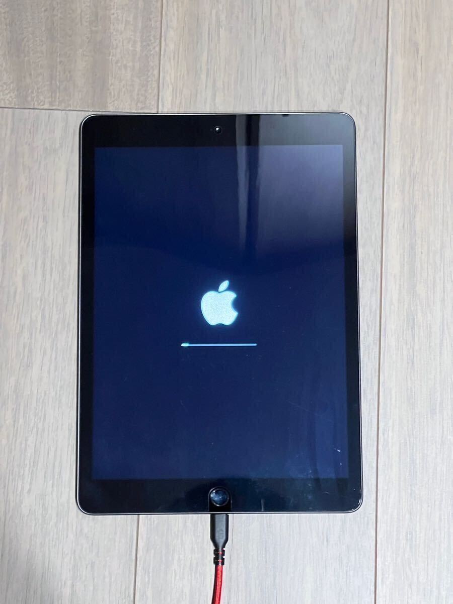 Apple iPad 第7世代 Wi-Fiモデル (32GB スペースグレー)の画像2