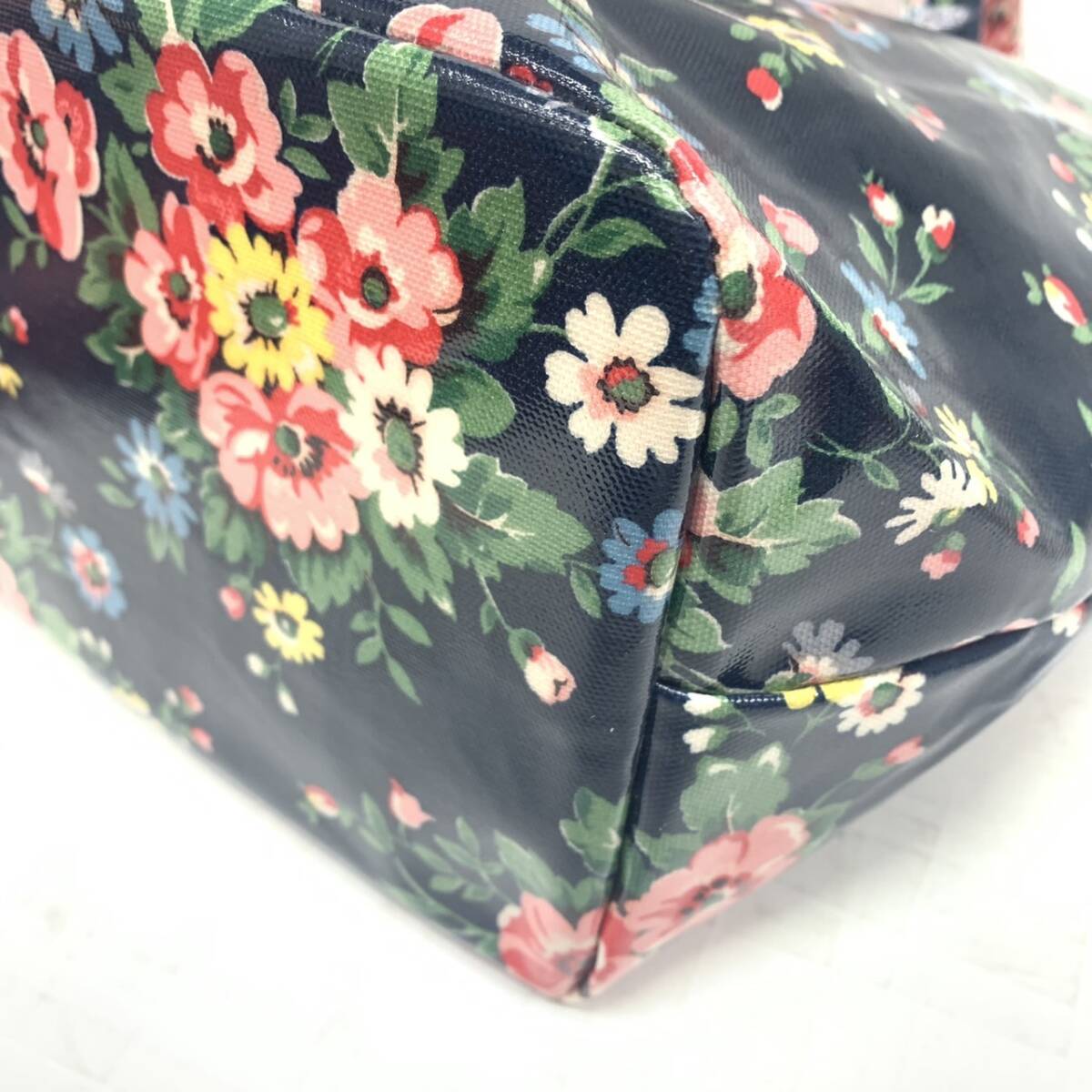 送料無料h58153 Cath Kidston キャスキッドソン ハンドバッグ トートバッグ 442985 花柄 レディース バッグ かばん 鞄 ネイビー_画像6