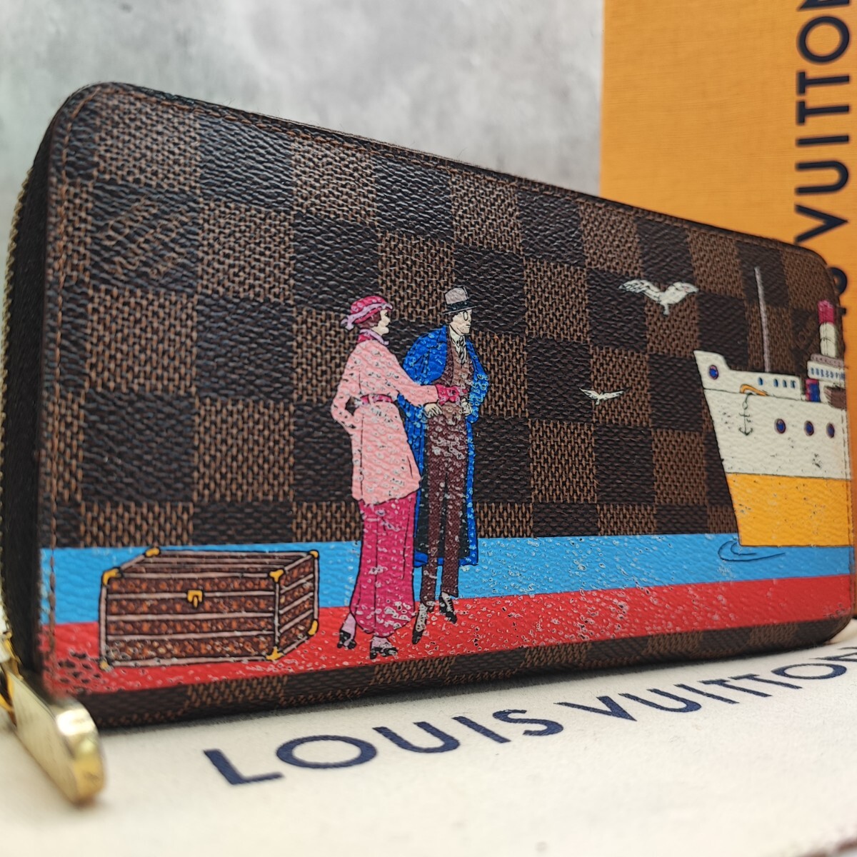 美品/限定品●LOUIS VUITTON ルイヴィトン イリュストレ 大西洋クルーズ ダミエ エベヌ ジッピーウォレット 長財布 プリント 船 海 PVC 赤_画像1