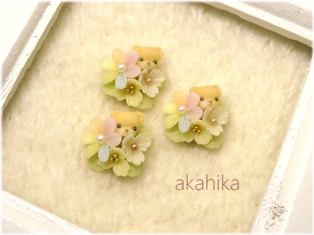 akahika*樹脂粘土花パーツ*ちびくまブーケ・小花・虹色・レインボー_画像1