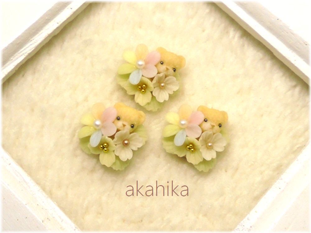 akahika*樹脂粘土花パーツ*ちびくまブーケ・小花・虹色・レインボー_画像2