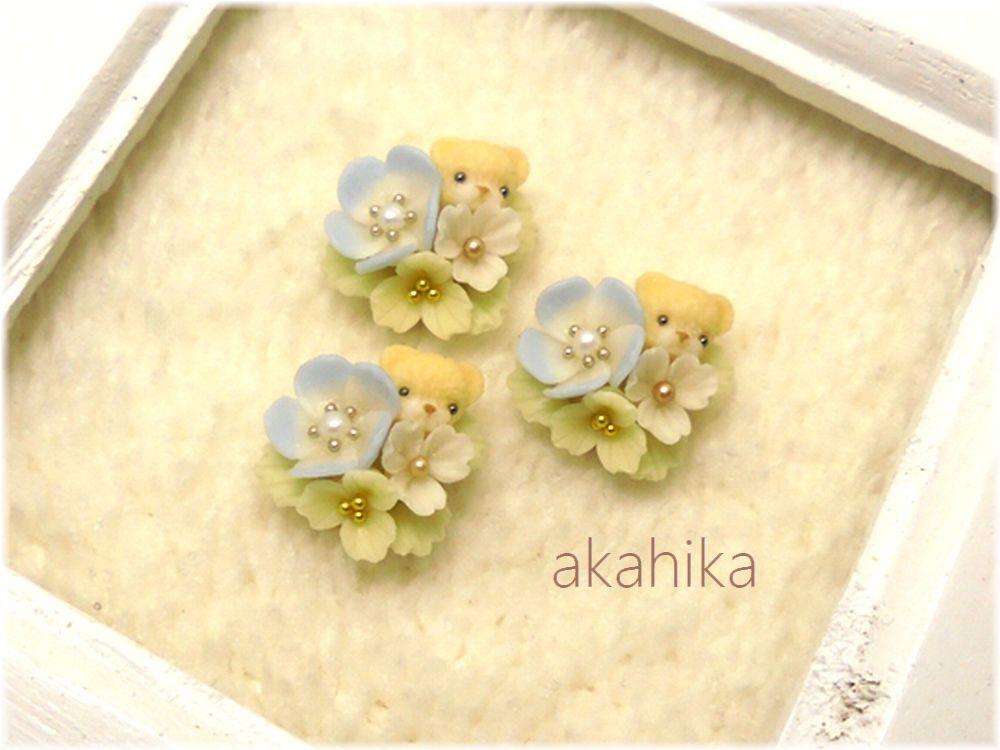 akahika*樹脂粘土花パーツ*ちびくまブーケ・ネモフィラと小花_画像1