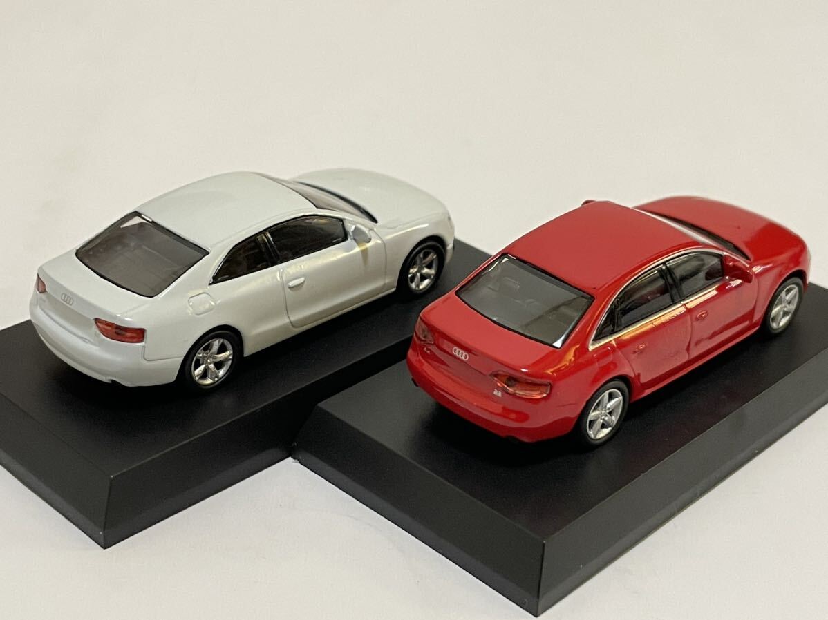 送料込み 京商 1/64 Audi アウディ A5（白・ホワイト）アウディ A4（赤・レッド）本体のみ ２個セット アウディミニカーコレクション_画像2
