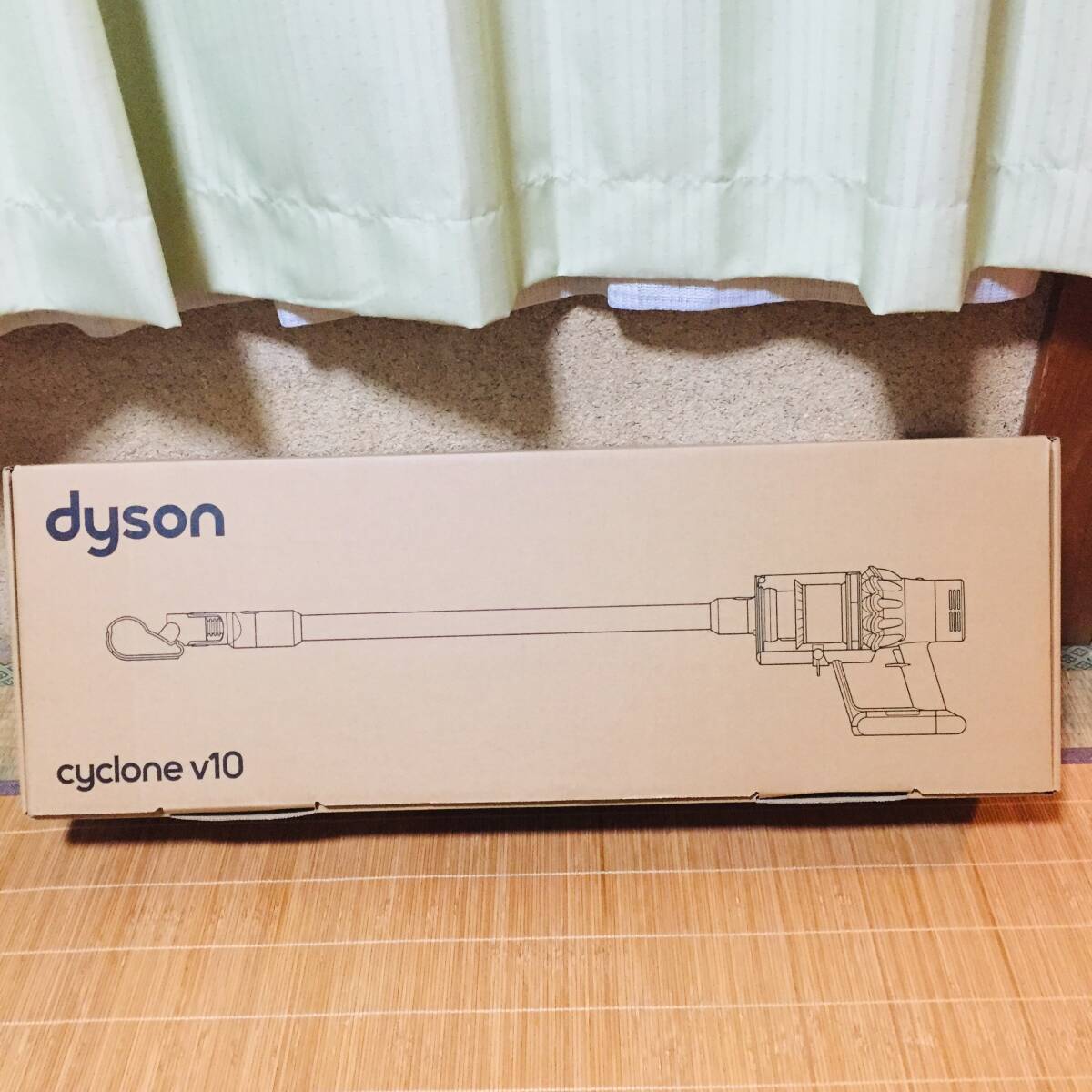 未使用 dyson V10 FLUFFY SV12 FF LF コードレス サイクロン スティッククリーナー ダイソン
