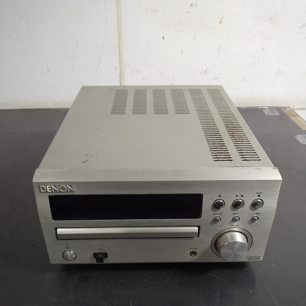 IS012. pattern number :RCD-M39.0325. CD deck. DENON. body only. Junk 