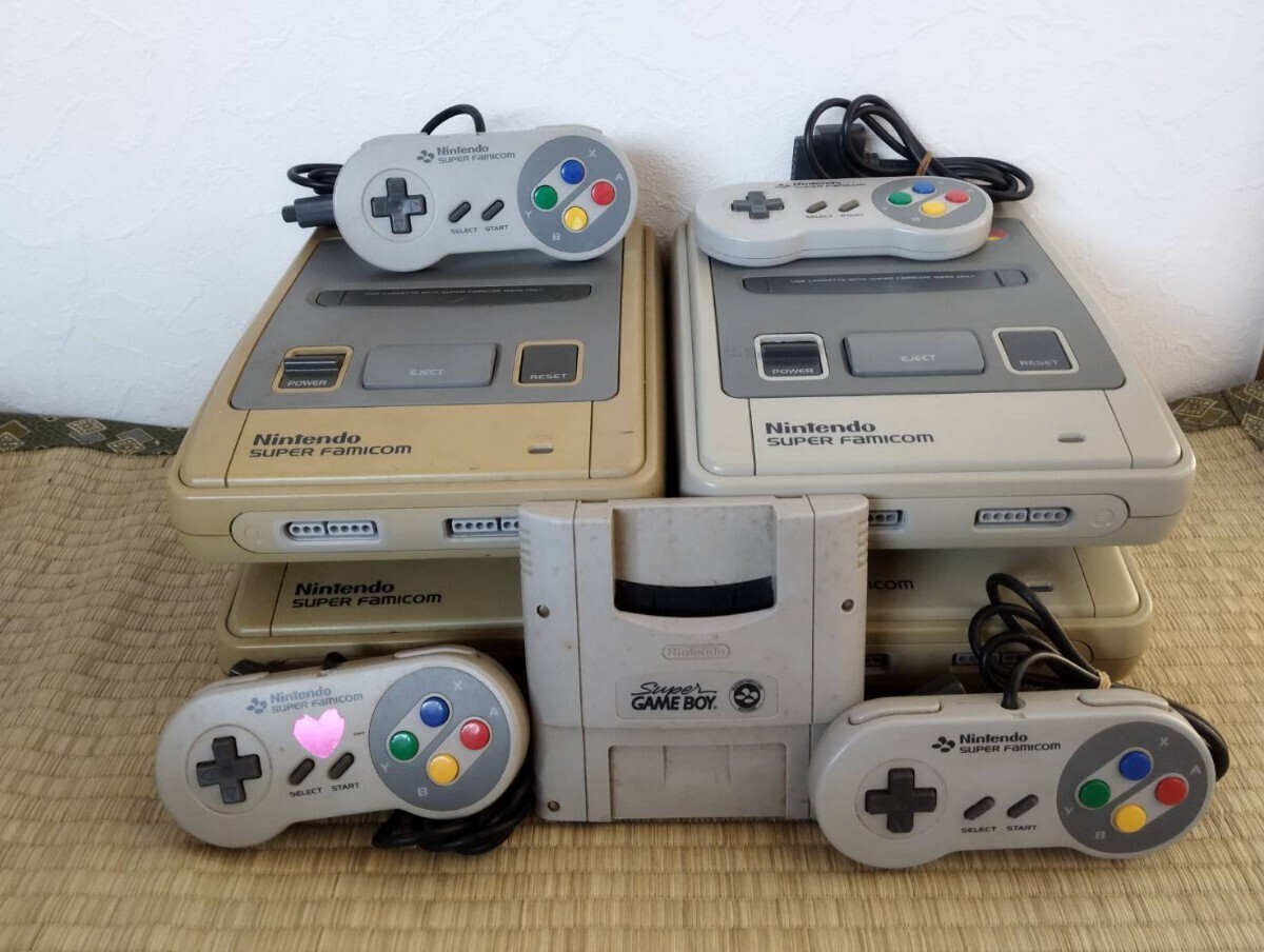 【ジャンク品】スーパーファミコン本体×4/スーパーゲームボーイ/純正コントローラー×4 任天堂/Nintendo ジャンク品　部品取り_画像1