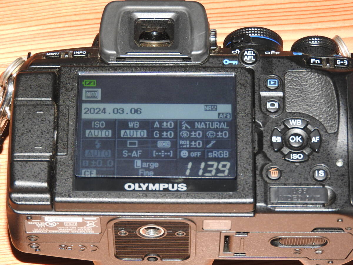 OLYMPUS デジタル一眼カメラ E-620 ダブルズームキット 14-42mm 1:3.5-5.6 ED 40-150mm 1:4-5.6 ED オリンパス_画像3