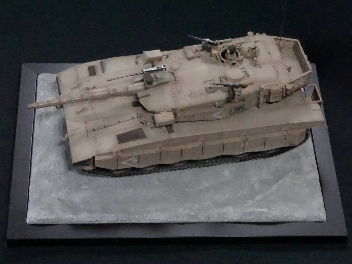 アカデミー　1/35　メルカバ MK.Ⅲ プラモデル(AM13267)塗装済み完成品　砂漠の飾り台付きセット_画像3