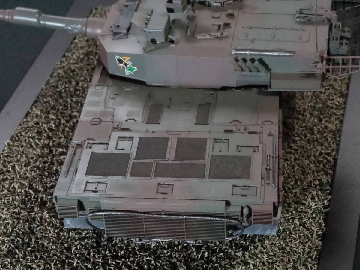 ジャンク品　陸上自衛隊 90式戦車 砲弾搭載セット プラモデル(ITEM 35260)塗装済完成品 飾台付セット_画像8