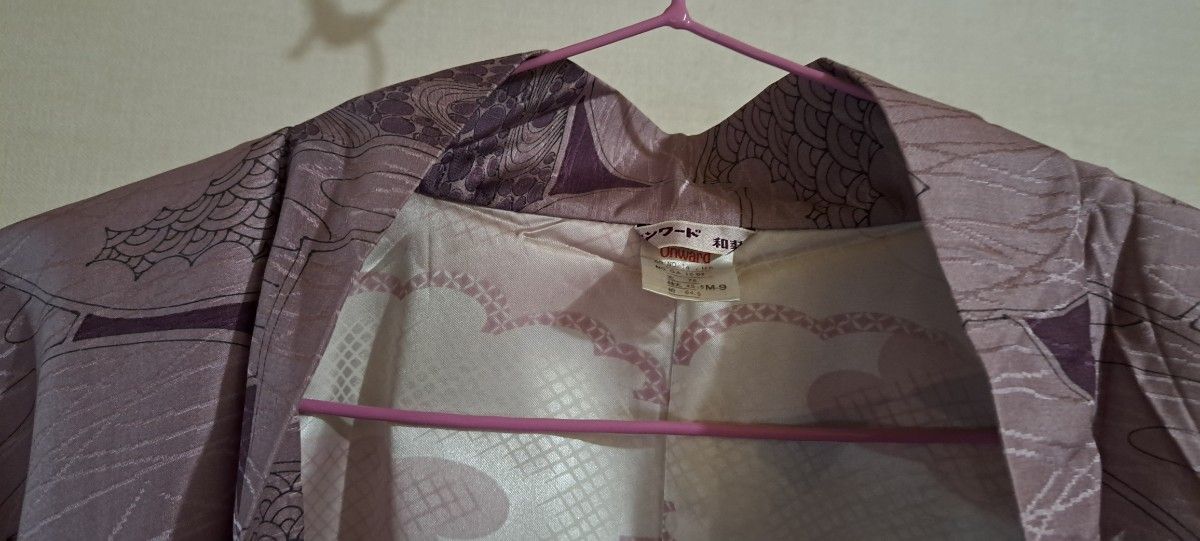 羽織　小豆ピンク紫柄　絹100% オンワード三越購入品(羽織絹ひも付けます)