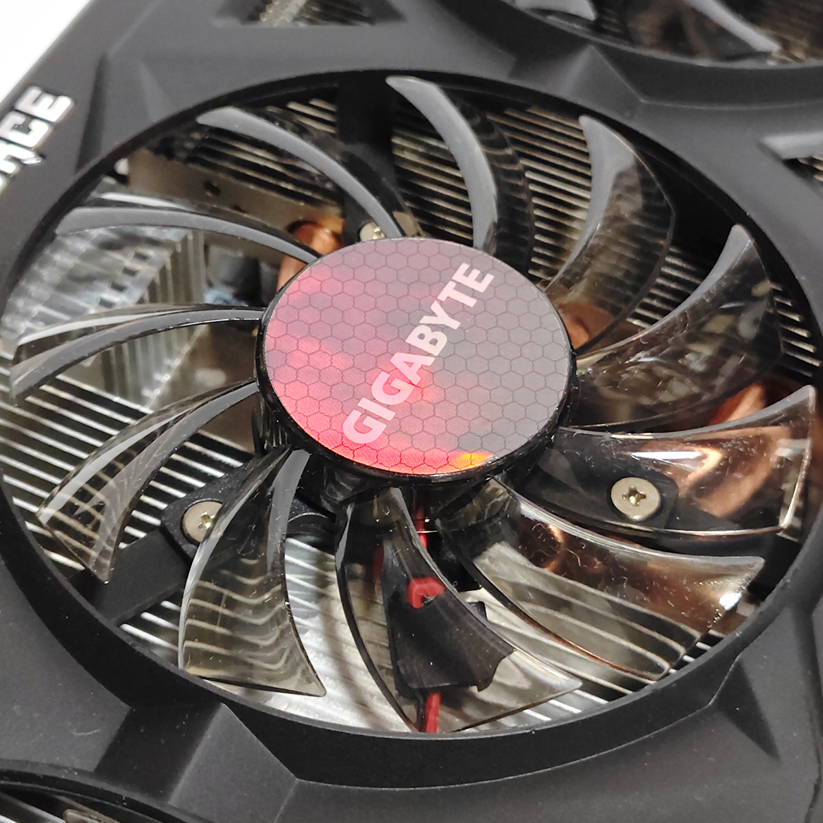 R9 280X 3GB 電源ケーブル付属 グリス塗替済 MacPro 2008 2009 2010 2012 用 Gigabyte Radeon OC HD 7950 上位 EFI ブート Mojave 対応_画像9