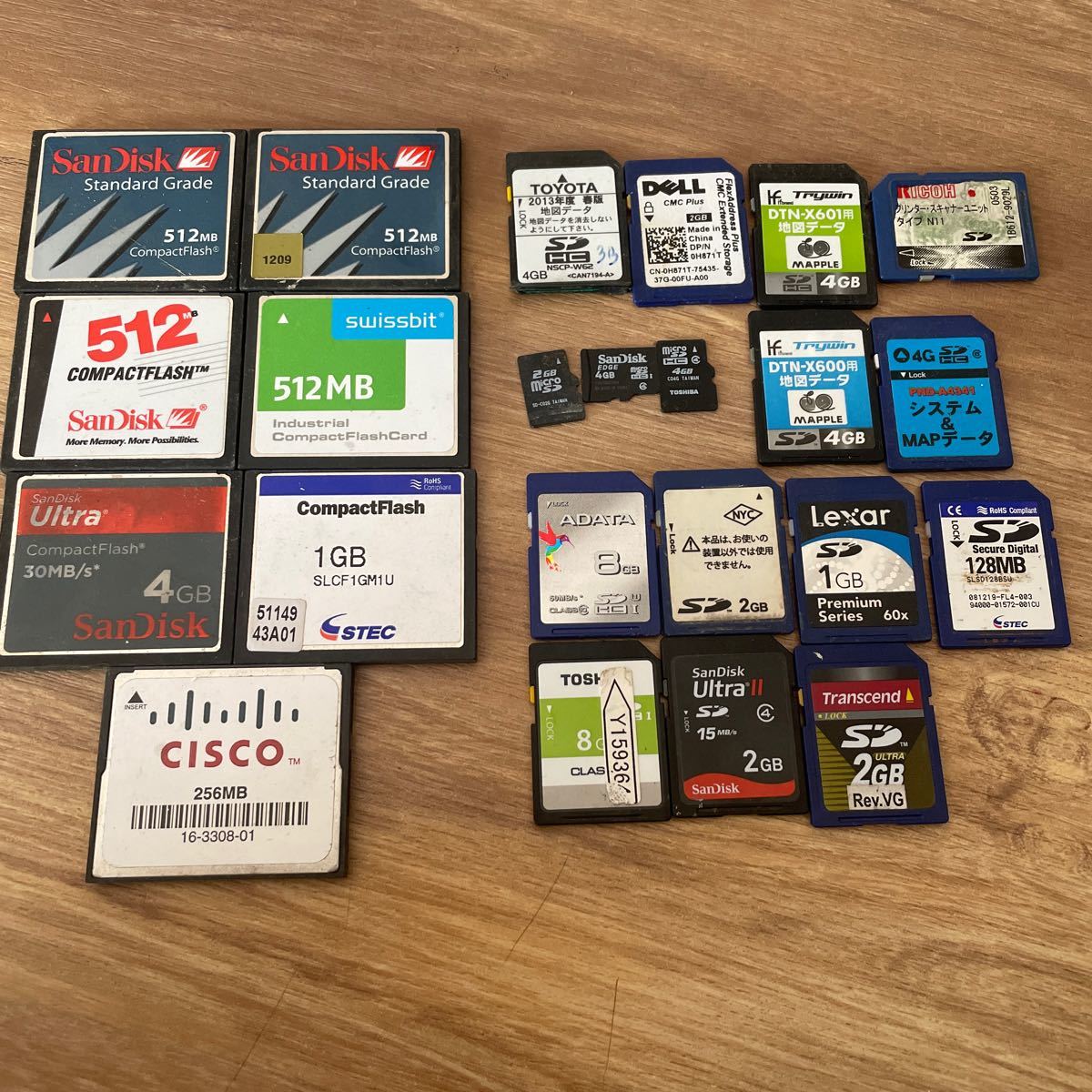 大量　メモリカード　各種カード　SDカード CFカード　CF/microSD/miniSD/MAPデータ等　動作未確認_画像1