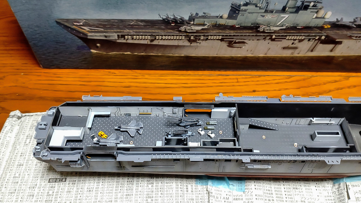 ホビーボス製1/700アメリカ海軍強襲揚陸艦イオージマ　LHD-7　フルディティールアップ完成品_画像9