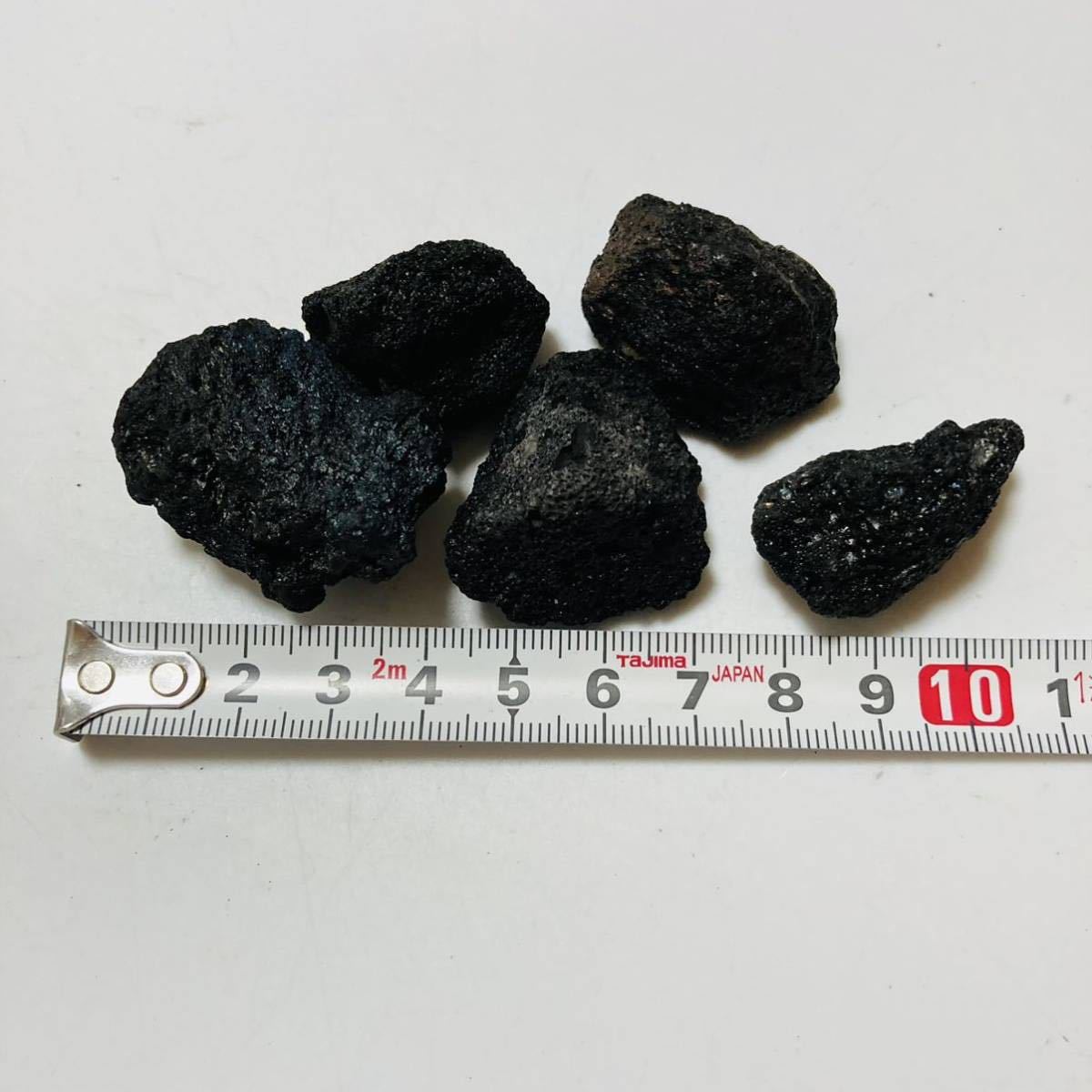 溶岩石 黒系 1.5kg アクアリウム低床 ろ材 観葉植物 多肉植物 水槽レイアウト 盆栽_画像2