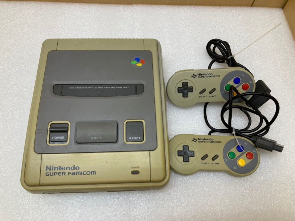 HY0127 任天堂 スーパーファミコン Nintendo HVC-002 本体／コントローラー アダプター／ケーブル欠品 通電のみ確認 現状品 0309の画像1