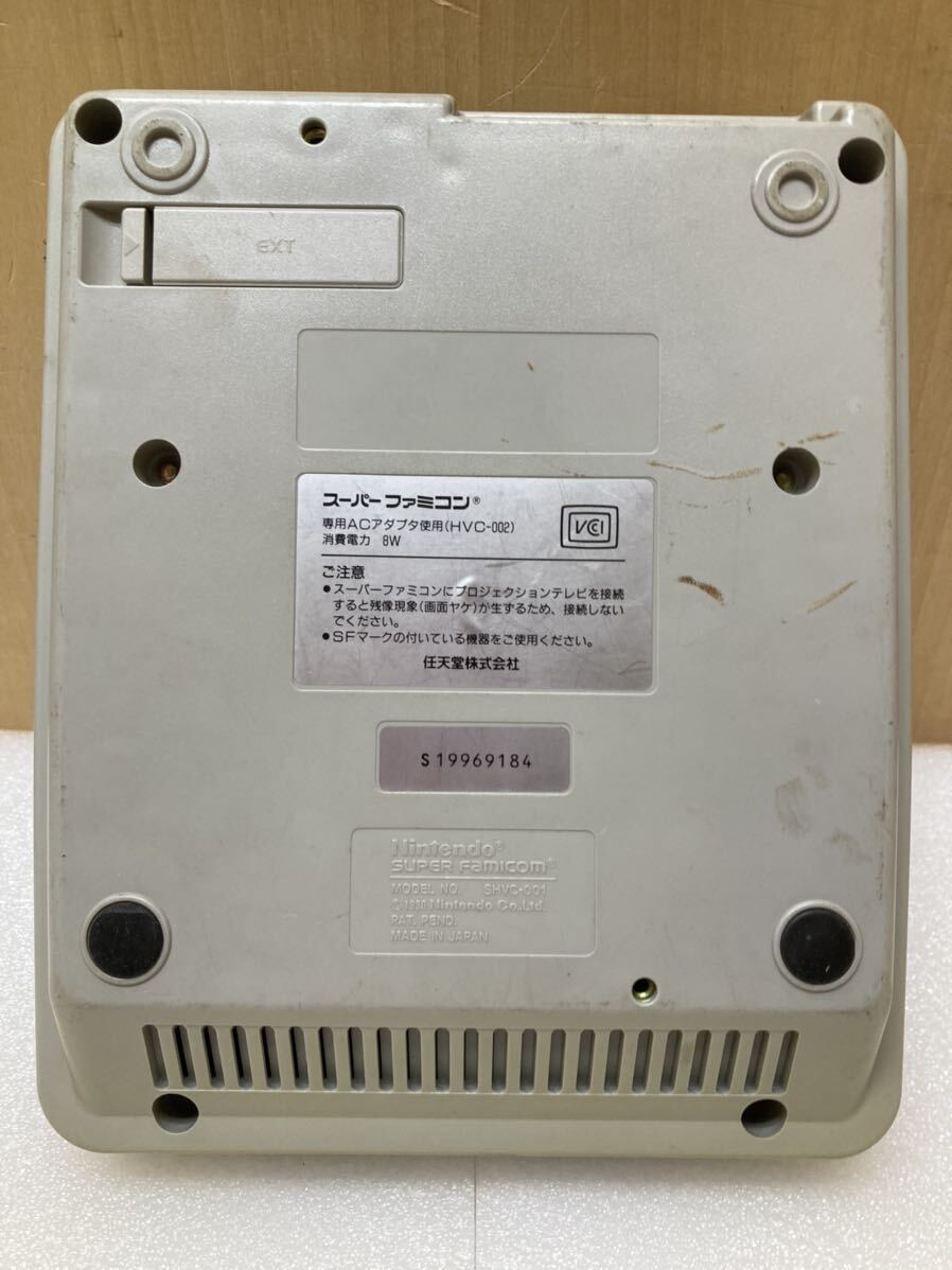 HY0127 任天堂 スーパーファミコン Nintendo HVC-002 本体／コントローラー アダプター／ケーブル欠品 通電のみ確認 現状品 0309の画像8