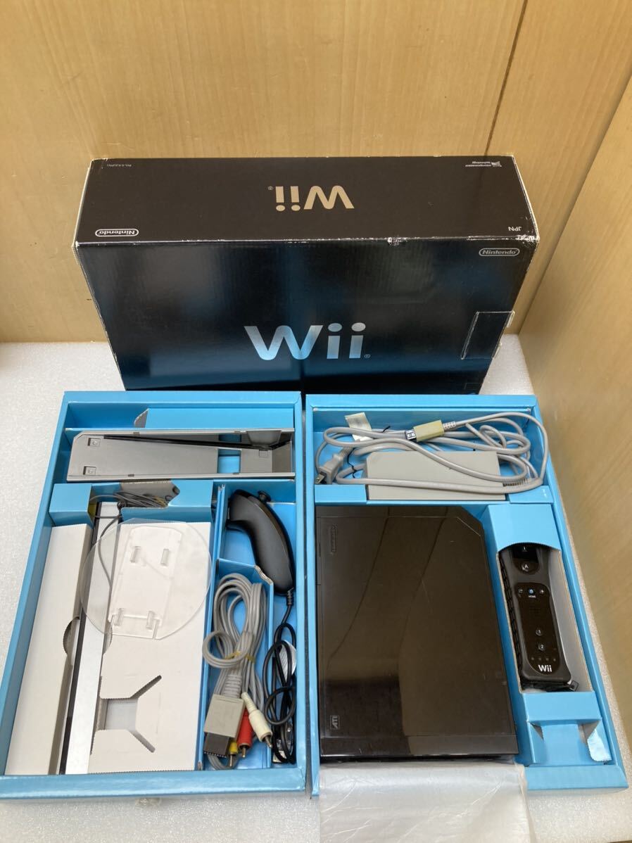 HY0374 任天堂 Nintendo ニンテンドー Wii 黒 RVL-001 箱付き 通電確認済 現状品 0318の画像1