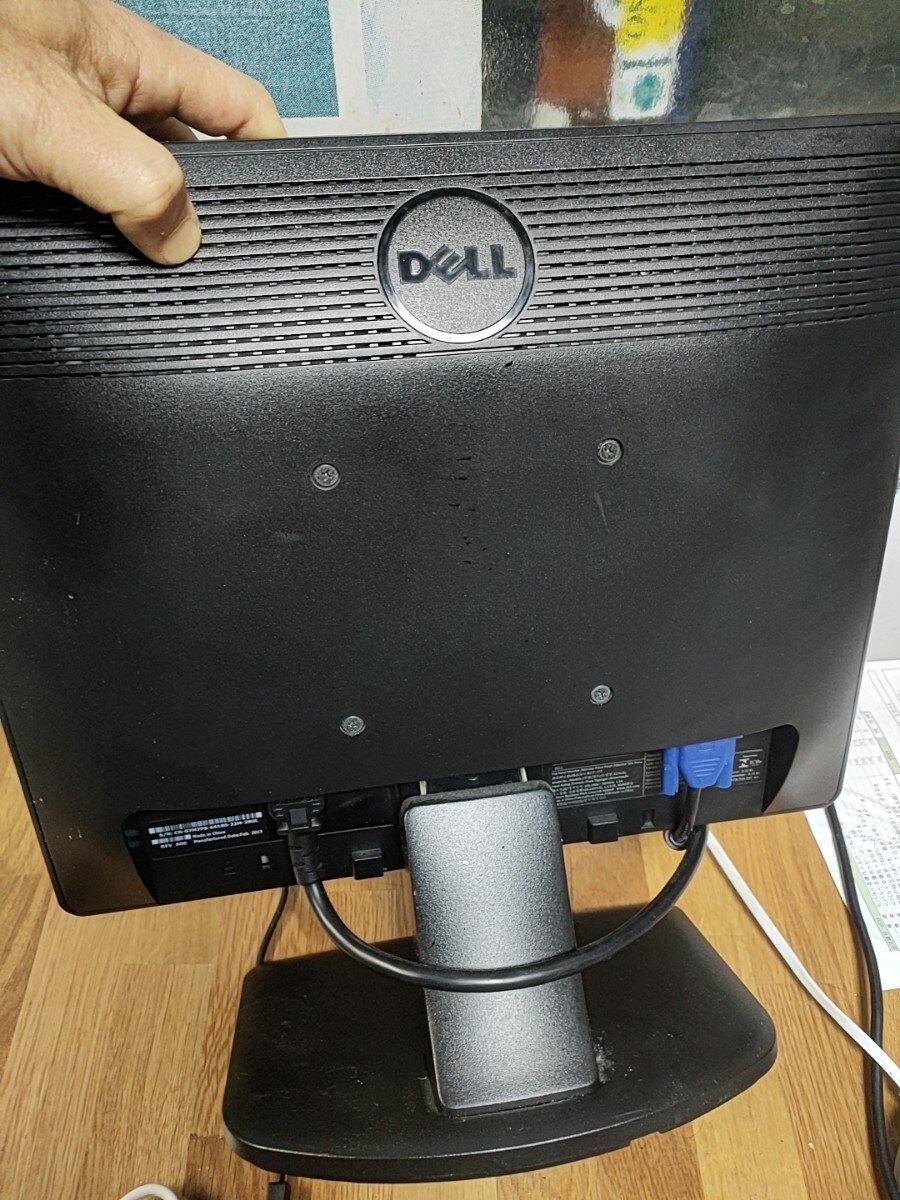 デル DELL ディスプレイ 17インチ 液晶モニター 1280X1024　VGA/HDMI変換ケーブル付属します！ _画像5