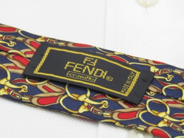 【フェンディ】 OC 107 フェンディ FENDI ネクタイ 紺色系 黄系 チェーン柄 ベルト柄 プリント_画像3