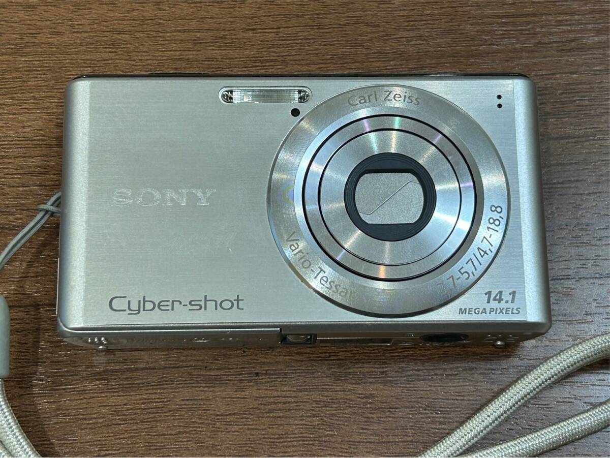 M【11C204】SONY ソニー Cyber-shot DSC-W530 シルバー 14.1MEGAPIXELS コンパクトデジタルカメラ ジャンク品 動作未確認 サイバーショット_画像2