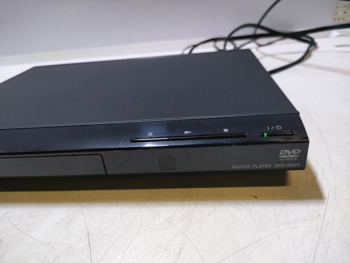 E208 (中古現状、消毒除菌済 、即発送)SONY ソニー DVDプレーヤー DVP-SR20 (リモコン付き)の画像2