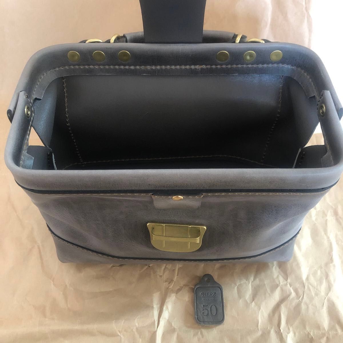 ヘルツ HERZ 2way口枠ミニショルダーバッグ ブルドッグ 革鞄 プル ヘルツ HERZ 2way口枠ミニショルダーバッグ ブルドッグ 革鞄 プル
