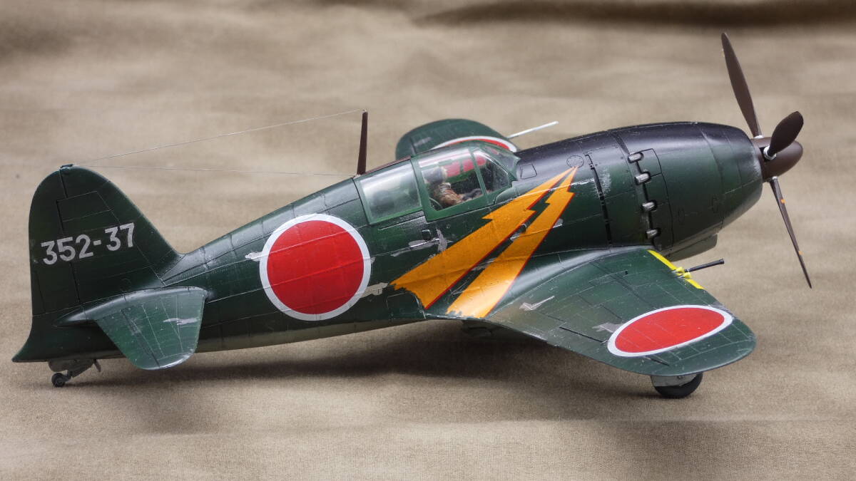 タミヤ　日本海軍 局地戦闘機 雷電21型 J2M3　 Bタイプ　完成品_画像1