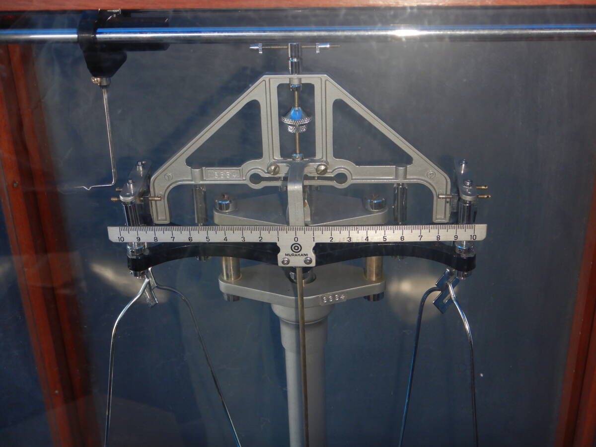 SK.昭和レトロ 化学天秤 上皿天秤 ガラスケース 分銅付き 村上衡器製作所 黒色ガラス台 35.3×24.8cm 計量器 科学天秤 天秤はかり 店舗什器