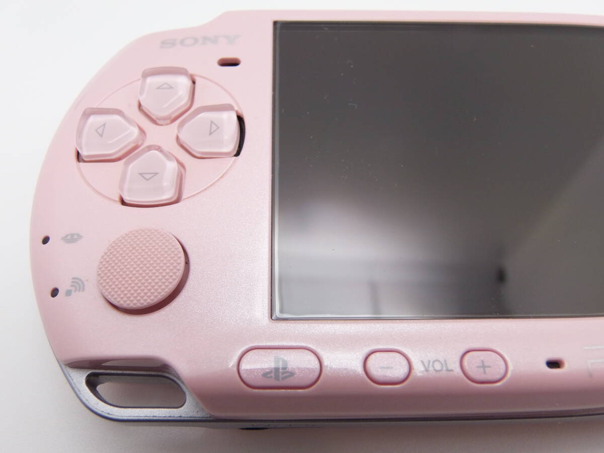 PSP-3000　AKBモデル　かなり綺麗な美品　本体は、ほとんどキズ無し　ピンク　アダプター2個付き　恋愛総選挙　BOX　1/149　全12点セット_画像4