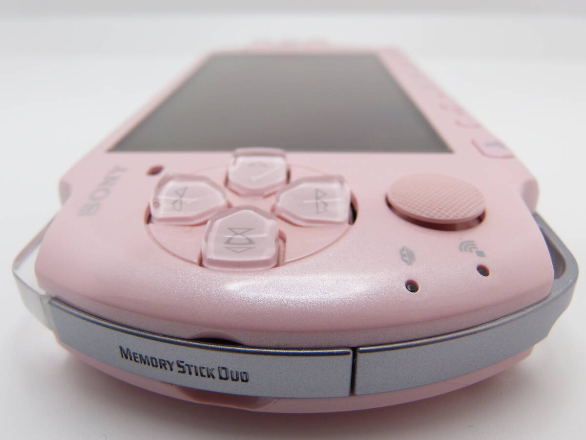 PSP-3000　AKBモデル　かなり綺麗な美品　本体は、ほとんどキズ無し　ピンク　アダプター2個付き　恋愛総選挙　BOX　1/149　全12点セット_画像7