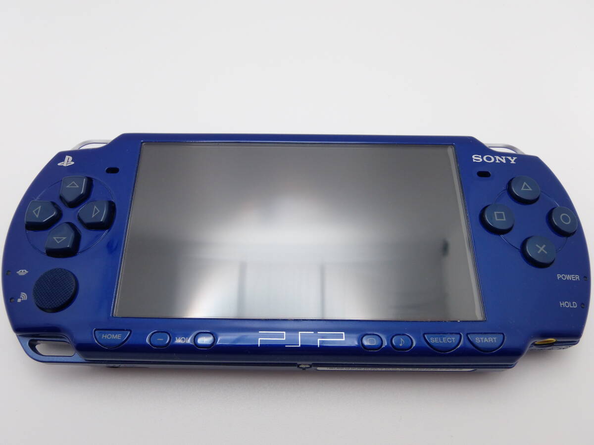 PSP-2000　新品に近い綺麗な美品　液晶画面は、完全にキズ無し　メタリック ブルー　バリューパック　付属品、未使用もあり　全15点セット_画像3