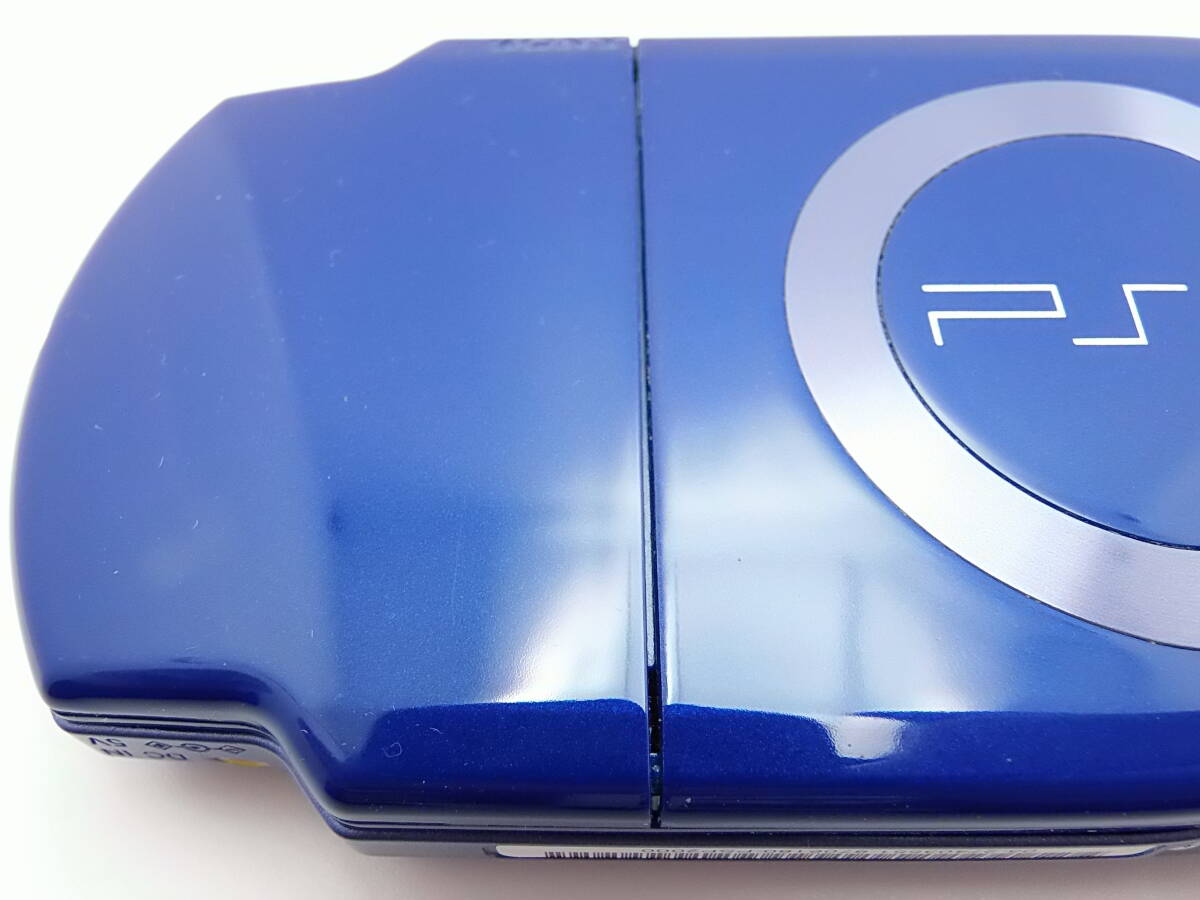 PSP-2000　新品に近い綺麗な美品　液晶画面は、完全にキズ無し　メタリック ブルー　バリューパック　付属品、未使用もあり　全15点セット_画像8
