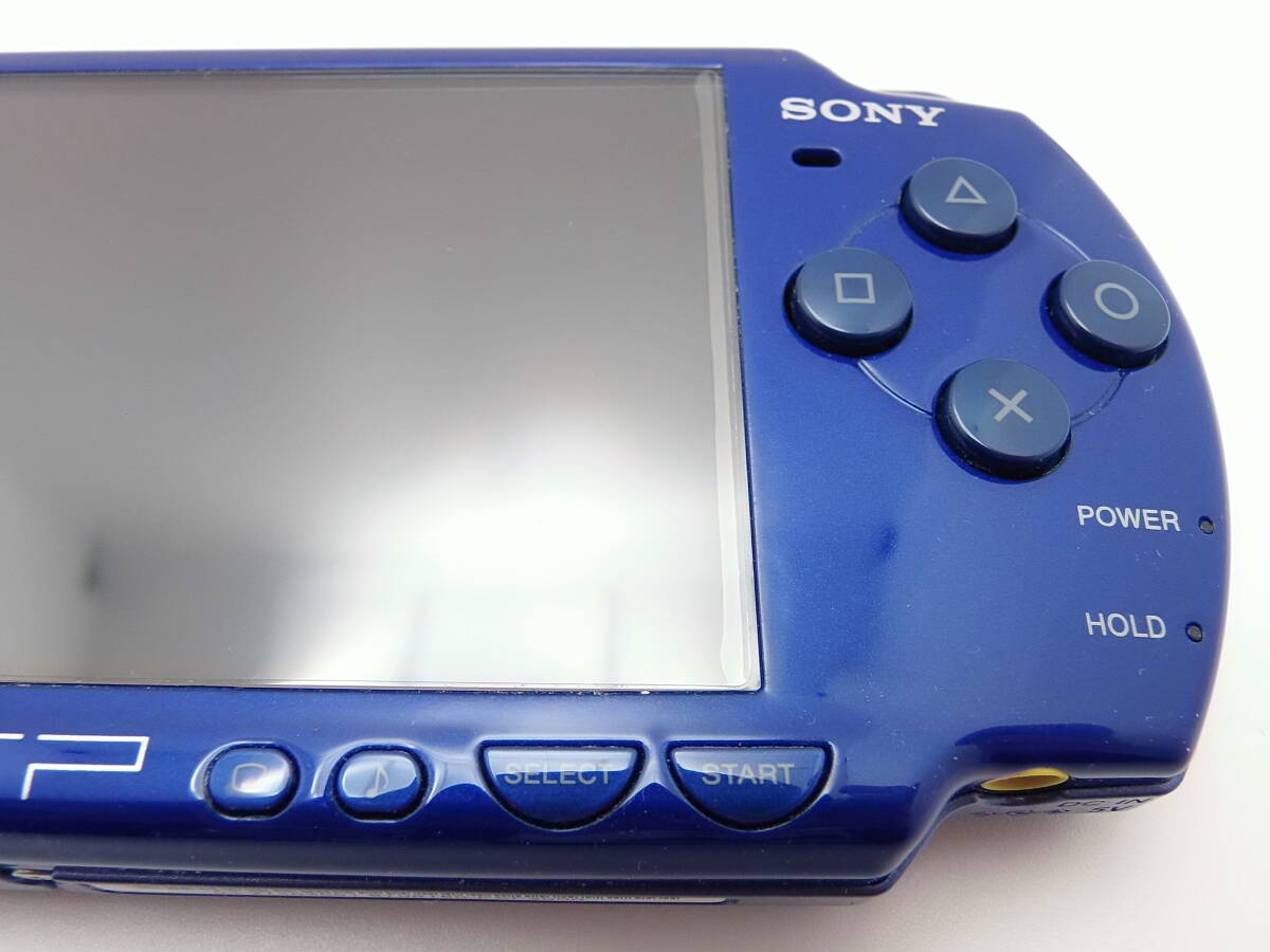 PSP-2000　新品に近い綺麗な美品　液晶画面は、完全にキズ無し　メタリック ブルー　バリューパック　付属品、未使用もあり　全15点セット_画像5