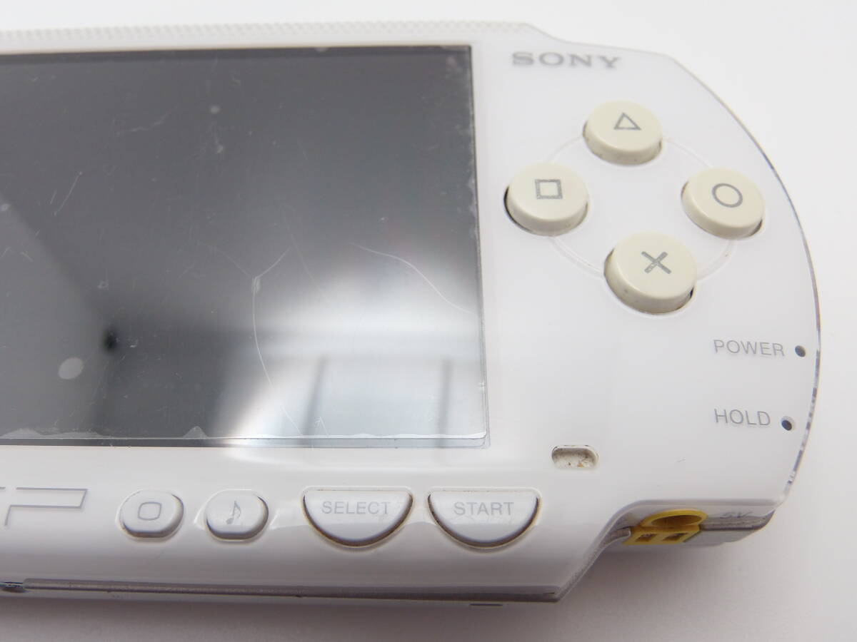 3台セット　PSP-3000　2000　1000　バッテリー、アダプター3個付き　ブルー　ブラック　ホワイト 普通の中古　美品の部分もあり 動作確認済_画像7