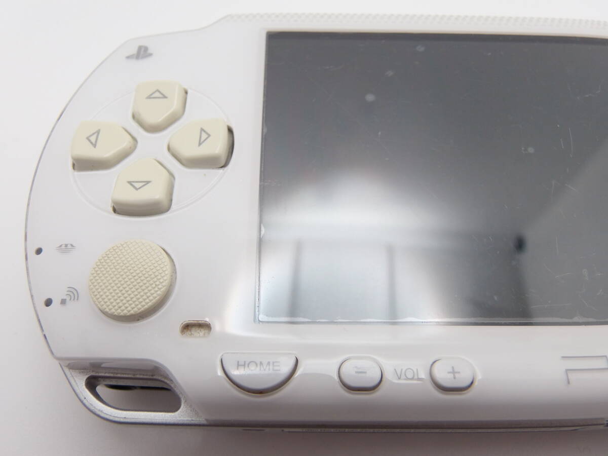 3台セット　PSP-3000　2000　1000　バッテリー、アダプター3個付き　ブルー　ブラック　ホワイト 普通の中古　美品の部分もあり 動作確認済_画像6