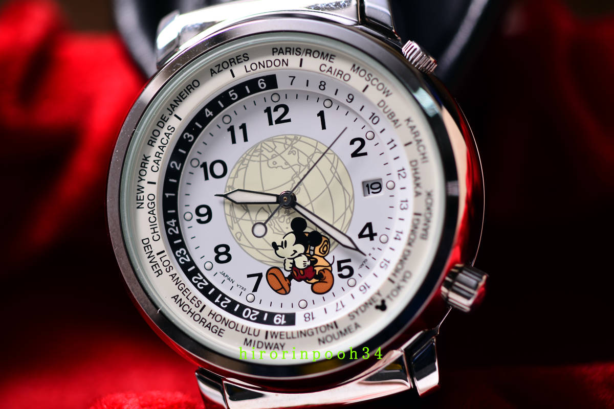 人気の 即決　ディズニー　 ● ミッキーマウス 　コンパス付き　クォーツ腕時計 ● アルバ 　● 未使用　 ● 限定１９９７個