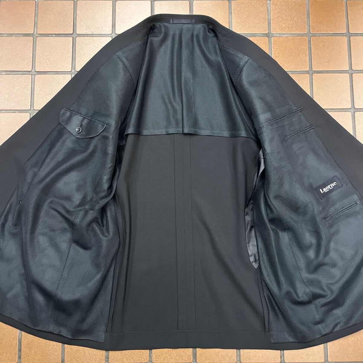 新品☆お買い得【AB7 XL相当★超軽量】4Bダブルスーツ 礼服 メンズスーツ ブラックフォーマル 背抜き 冠婚葬祭 喪服 セットアップ 黒_画像3