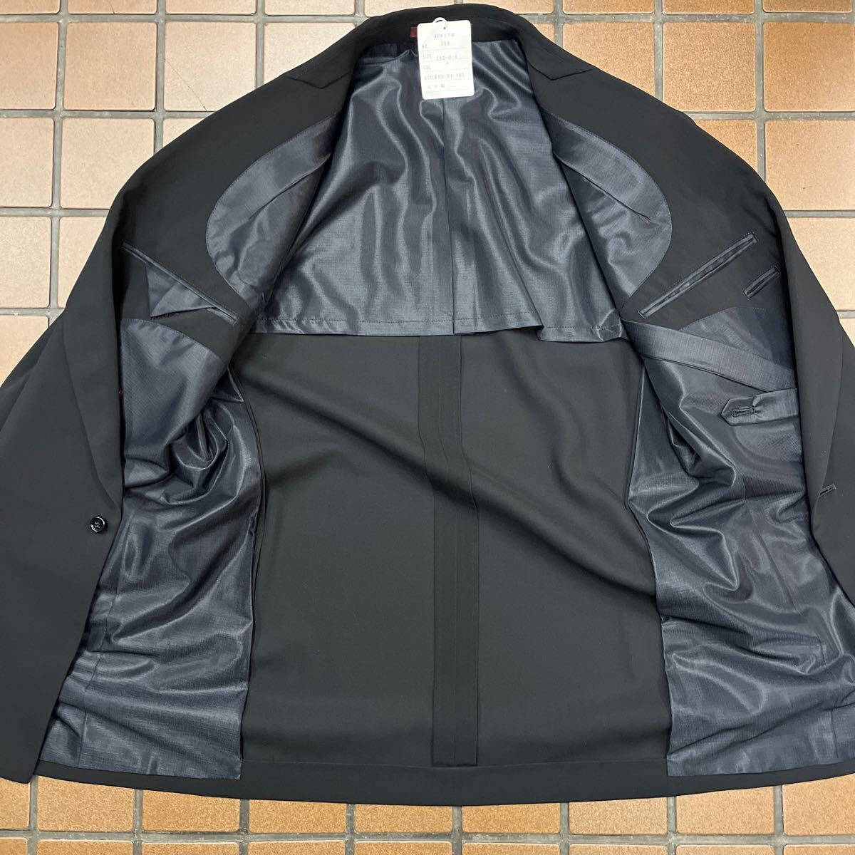 新品☆お買い得【AB8 3L相当★日本製】4Bダブルスーツ 礼服 メンズスーツ ブラックフォーマル 背抜き 冠婚葬祭 喪服 セットアップ 黒_画像3