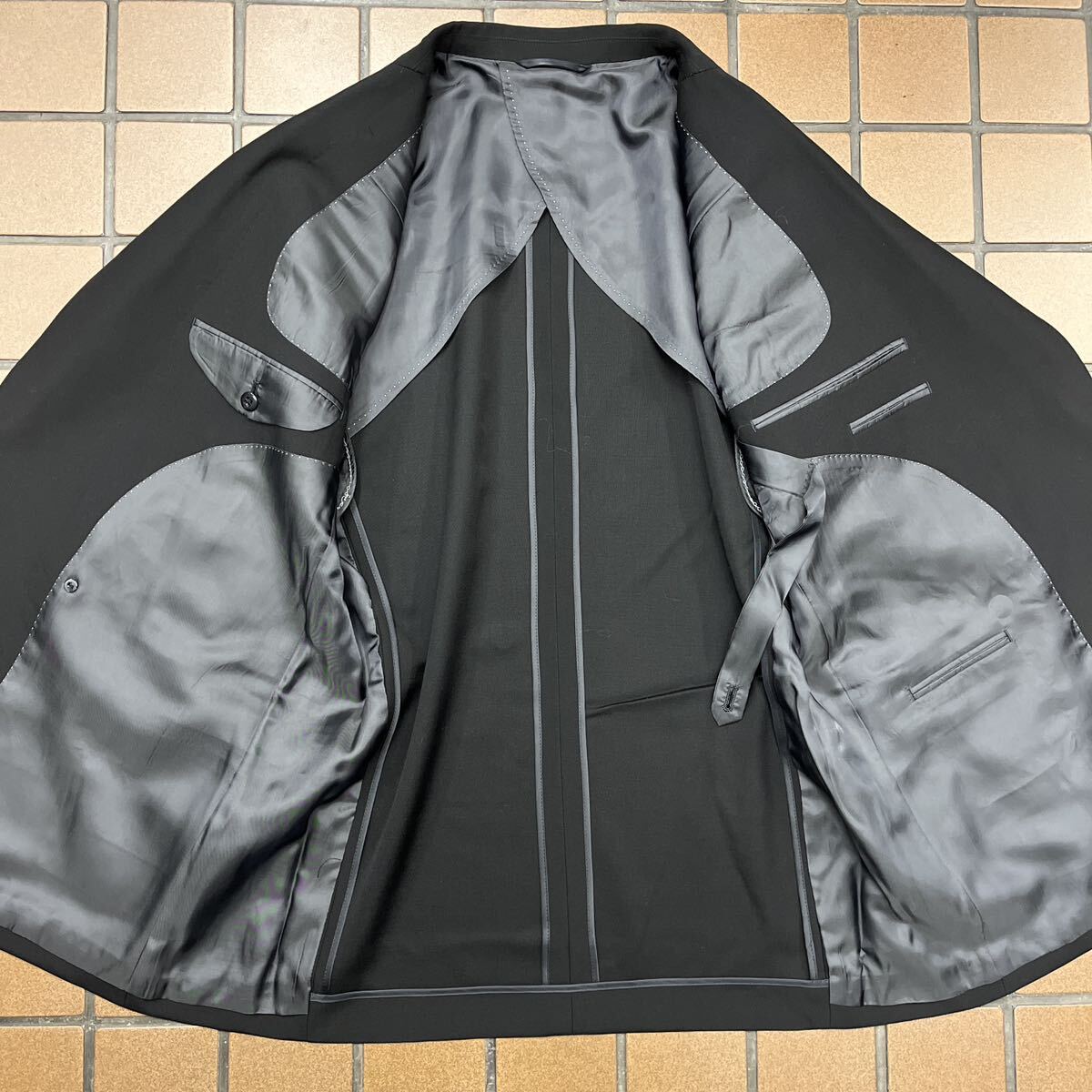 新品☆お買い得【AB7 XL相当★オールシーズン】4Bダブルスーツ 礼服 メンズスーツ ブラックフォーマル 背抜き 冠婚葬祭 喪服 セットアップ_画像3