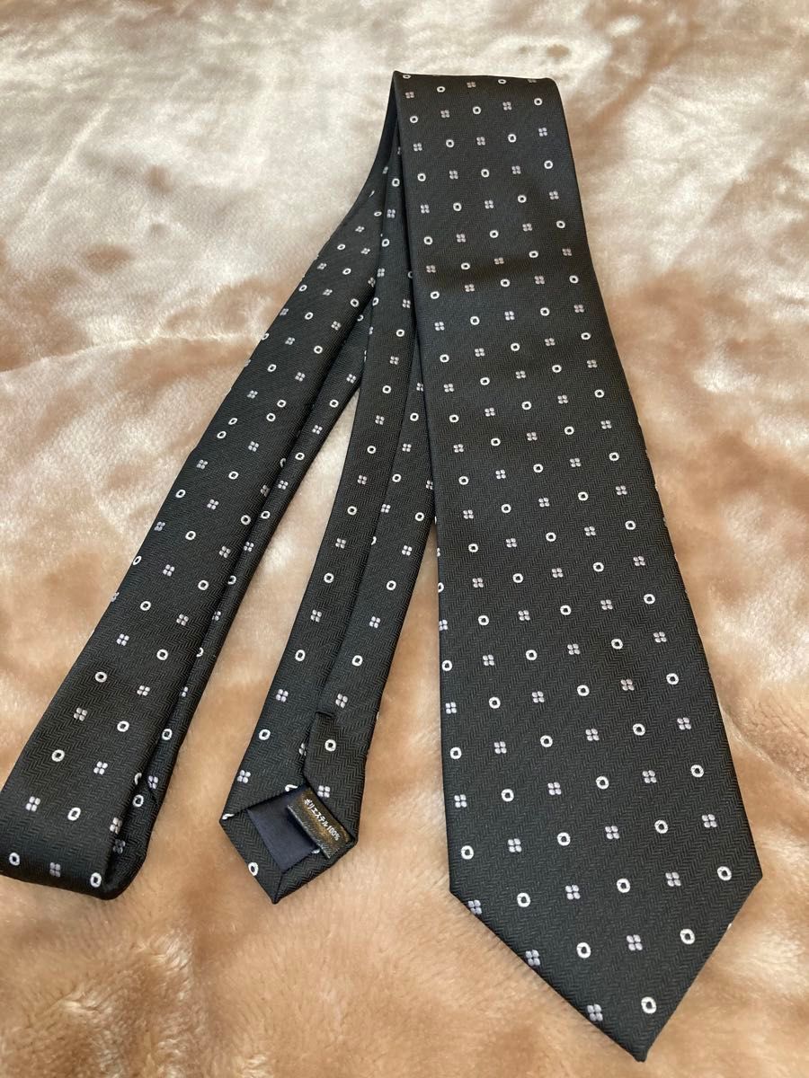 新品未使用　ネクタイ　模様が2柄のドット　内海商店　濃紺　ダークブルー　レギュラータイ