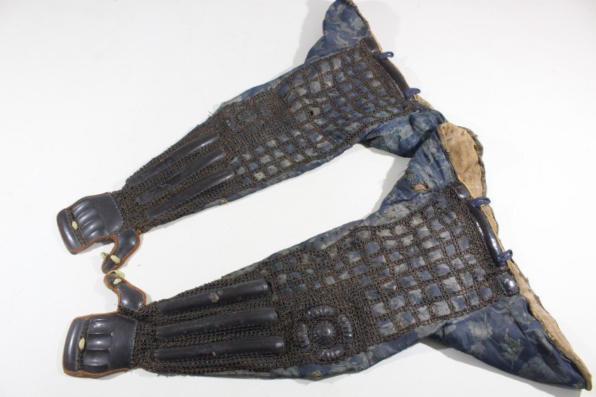 甲冑の籠手 Yahoo!オークション - 三本篠籠手 江戸 鉄 黒漆 73×21cm 1.22