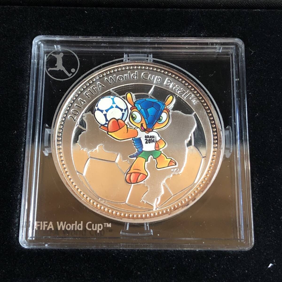 The official silver coins of the 2014 FIFA World Cup Brazilの画像2